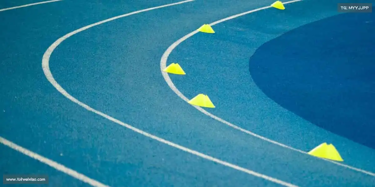 milan米兰🏋️♀️举起的不只是杠铃,更是对生活的全力以赴!来这儿,释放你的力量!